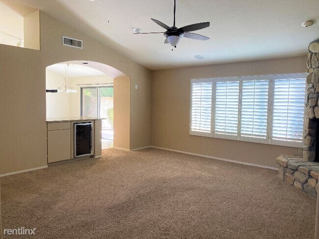 Foto del edificio - 3 br, 2 bath House - 9023 E Caribbean Ln