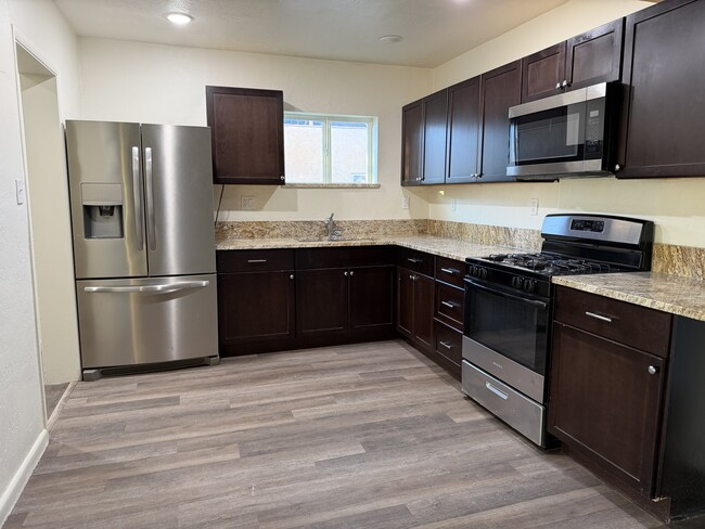 Building Photo - 216 Veranda Rd NW