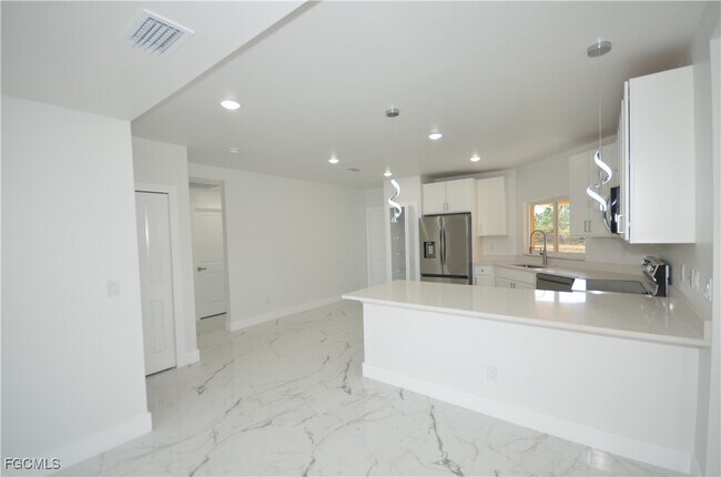 Building Photo - 1132 Edelweiss St E