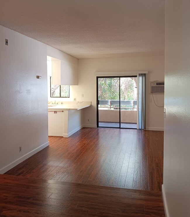 Building Photo - 10965 Fruitland Dr
