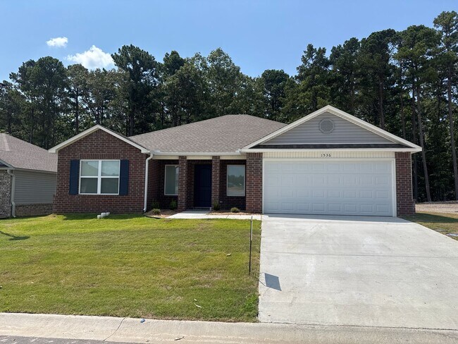 Foto del edificio - *MOVE-IN SPECIAL!* BRAND NEW Four Bedroom ...