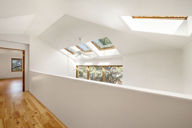 Foto del edificio - Rustic Loft-Style Home in Arroyo Hondo