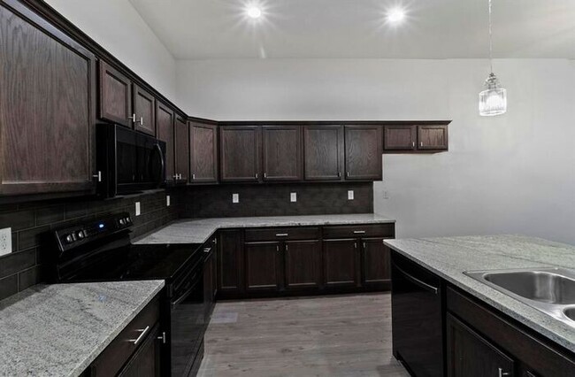 Foto del edificio - New construction 3 bedroom with garage!