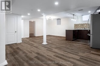 Building Photo - 321 Howard Crescent