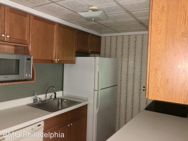 Building Photo - 2 br, 1.5 bath House - 65 Park Vallei Ln.