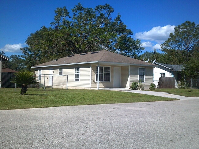 Building Photo - 1112 Orange Ave