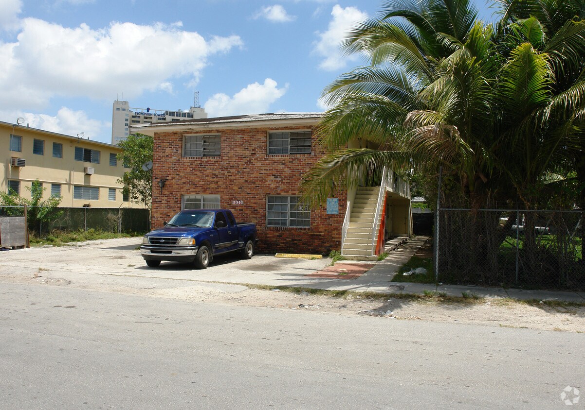Building Photo - 1025 Spring garden Rd