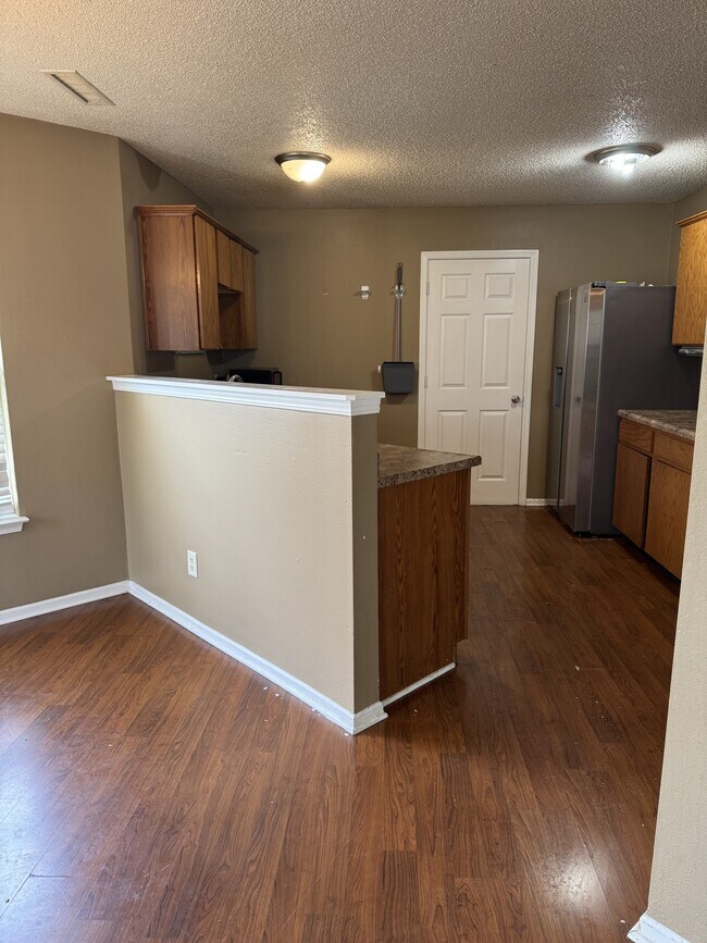 Building Photo - 10118 Clear Creek Cir