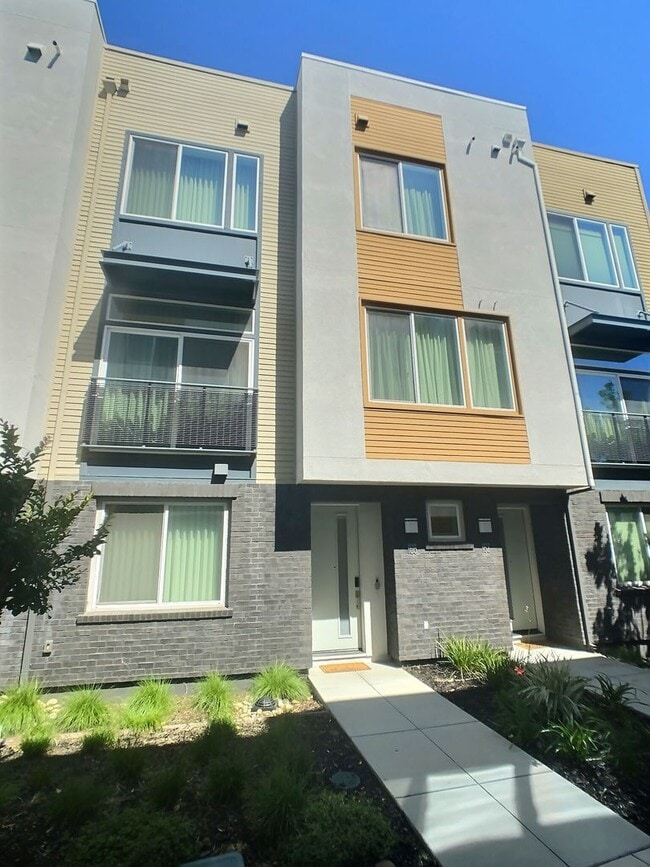 Building Photo - 166 Nexus Lp