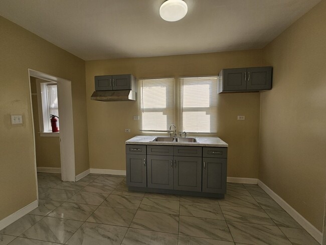 Building Photo - 10000 S Michigan Ave