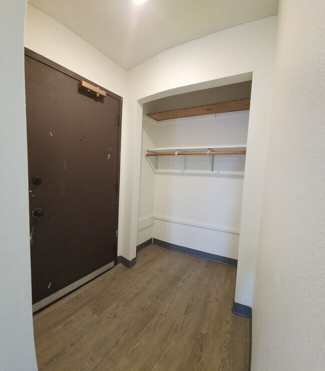 Foto del edificio - Regency Park Condos