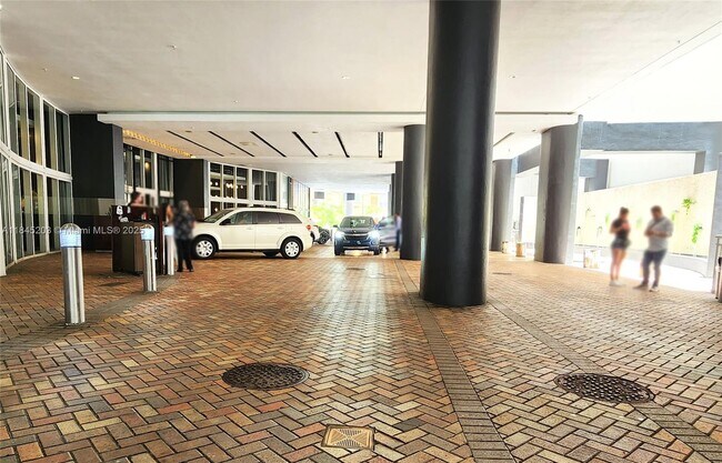 Foto del edificio - 60 SW 13th St