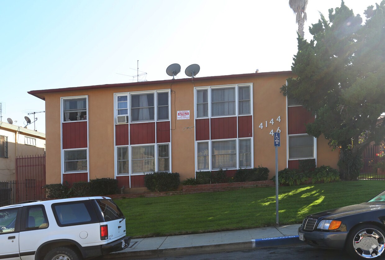 Building Photo - 4144-4152 Somerset Dr