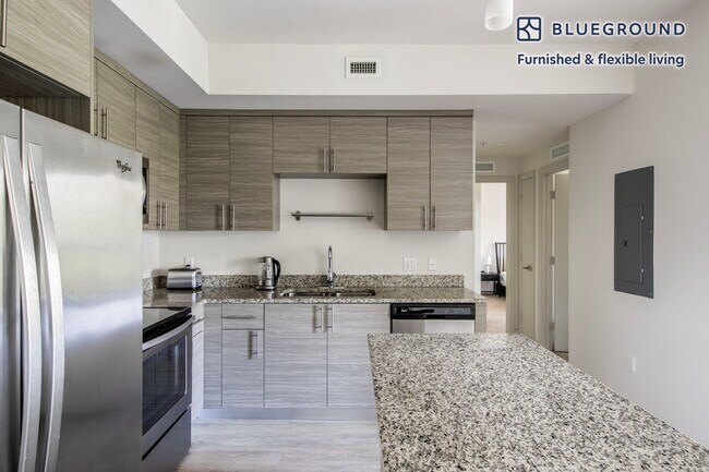 Building Photo - 817 SE 2nd Ave