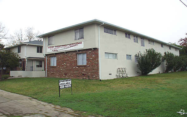 Building Photo - 2549-2551 Sloat Way