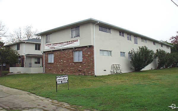 Foto del edificio - 2549-2551 Sloat Way
