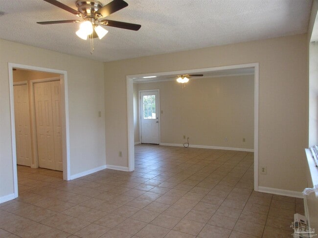 Building Photo - 4366 Pine Villa Cir