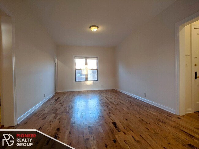 Foto del edificio - 822 W Waveland Ave