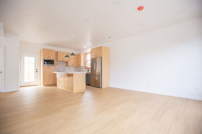 Building Photo - *** 3 Bedroom New Build In SE ! ONE MONTH ...