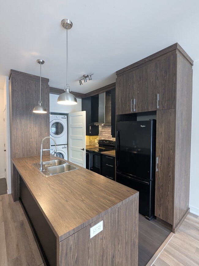 Building Photo - 4320 Rue Bernard-Hubert