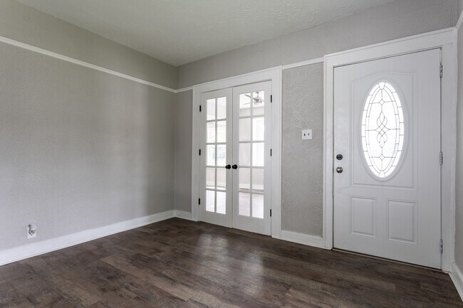 Foto del edificio - 5617 Greenfield Ave