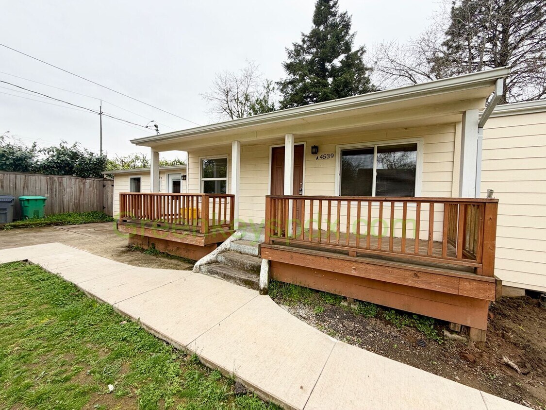 Awesome Mid-Century Classic 3-Bedroom House in NE Portland - $150 OFF FIRST MONTH - Awesome Mid-Century Classic 3-Bedroom House in NE Portland - $100 OFF FIRST MONTH