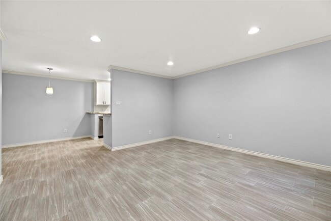Building Photo - 1223 Augusta Dr