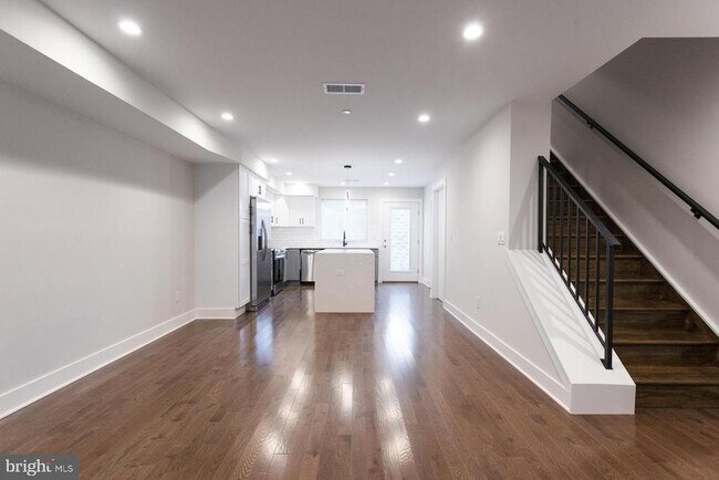 Foto del edificio - 2448 Frankford Ave