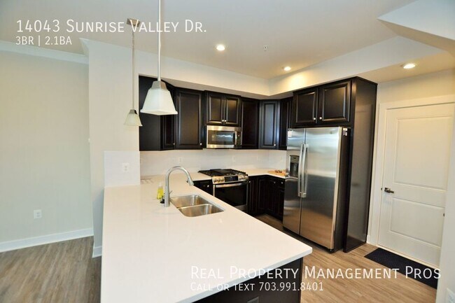 Building Photo - 14043 Sunrise Valley Dr