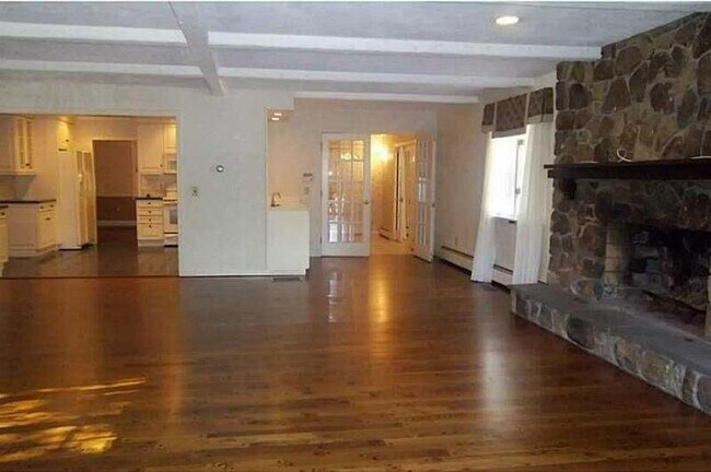 Building Photo - 169 Narrow Ln