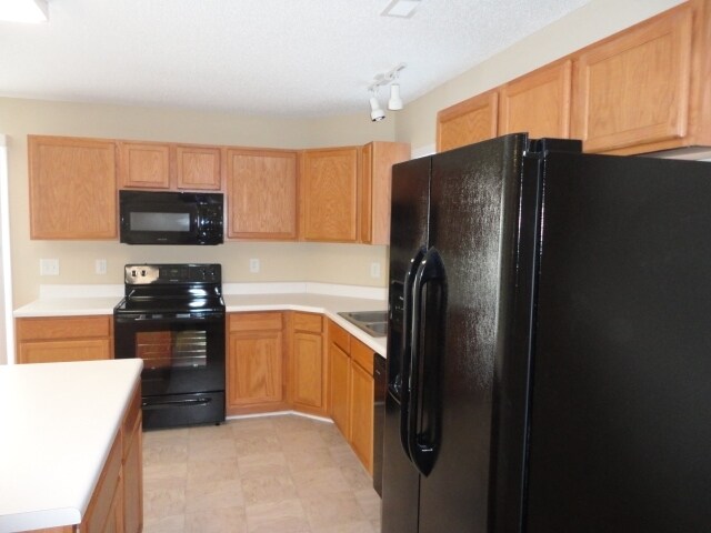 Building Photo - 1828 Chatfield Dr