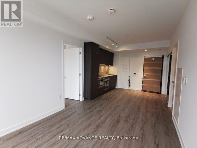 Building Photo - 15 Queens Quay E