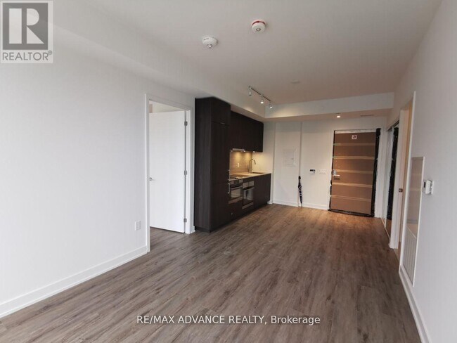 Photo du bâtiment - 15 Queens Quay E