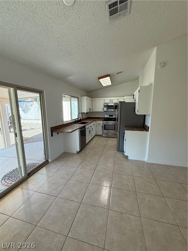 Building Photo - 488 Chelsea Dr
