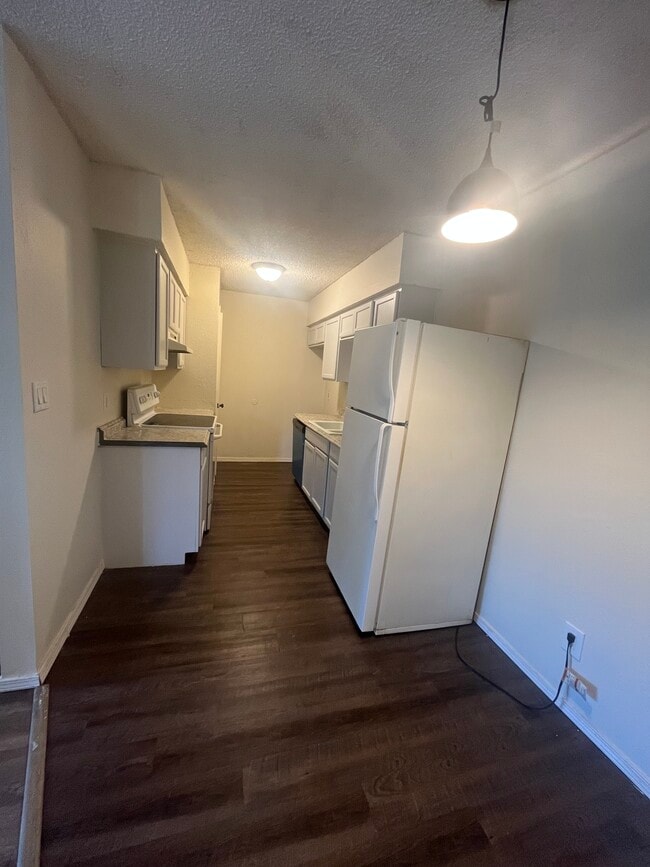 Building Photo - 401 12th Ave SE unit 295