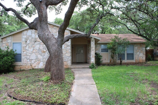 Foto del edificio - 3-BEDROOM IN CASTLE HILLS FOREST, NORTH EA...