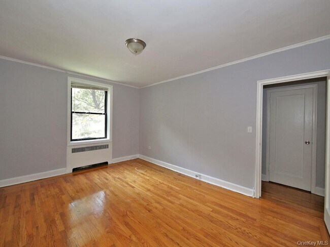 Building Photo - 122 Larchmont Acres