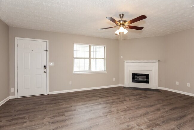 Foto del edificio - 915 Walnut Creek Ln