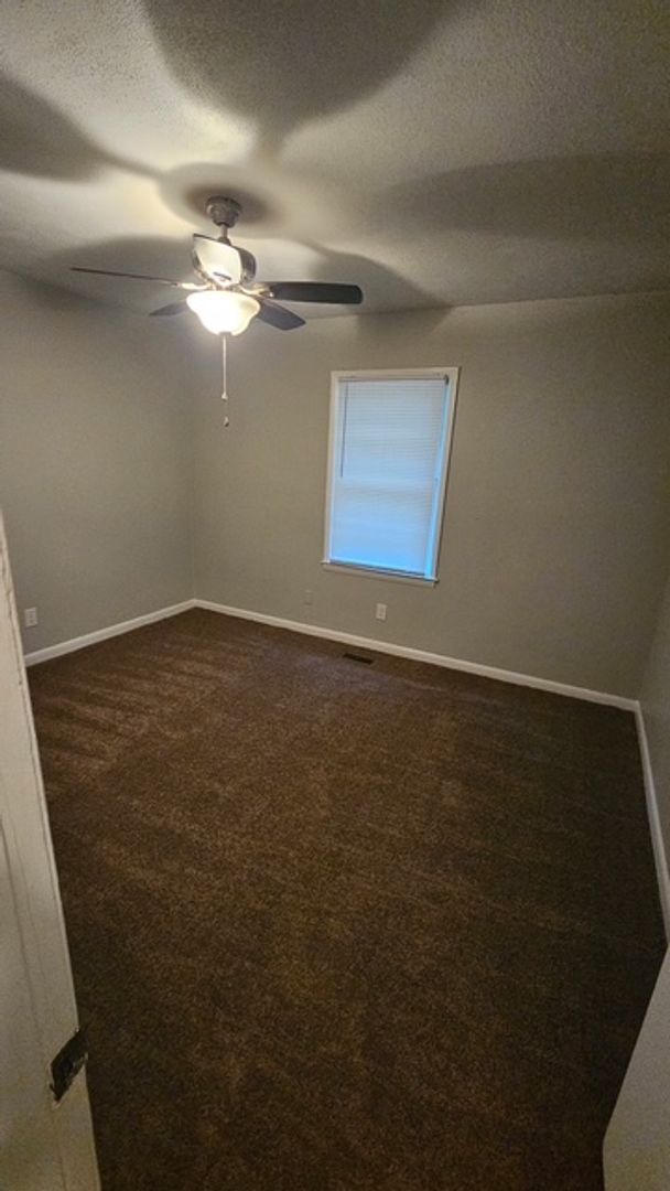 Building Photo - 3 bedroom, 1 bathroom home on 1/2 acre lot with storage