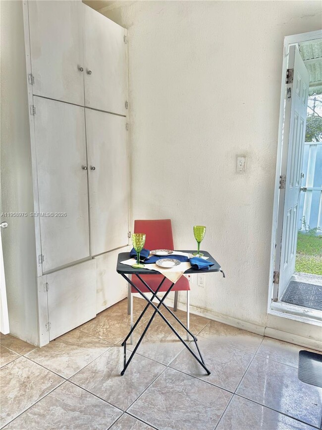 Building Photo - 1822 Cleveland St