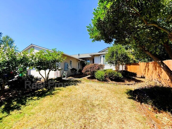 Building Photo - 3022 Russell Way