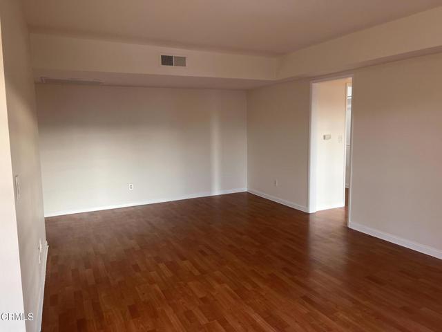 Foto del edificio - 330 S Mentor Ave