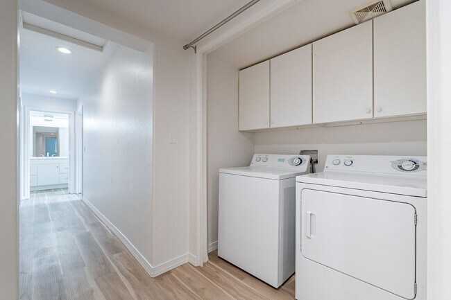 Foto del edificio - 920 E Elm St