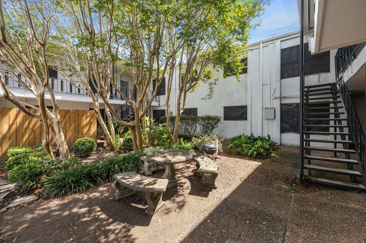 Foto principal - 1645 W Main St