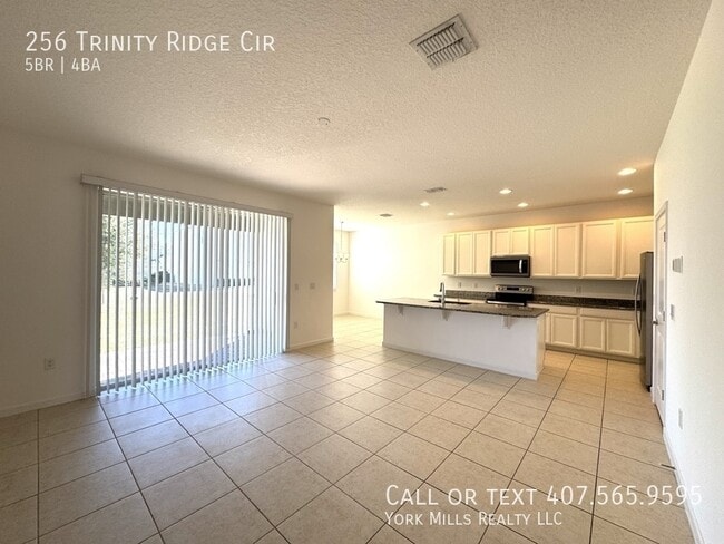 Foto del edificio - 256 Trinity Ridge Cir