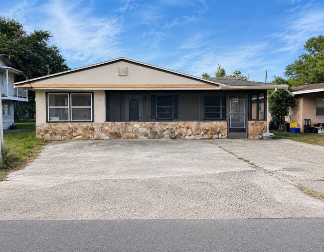 Building Photo - 1204 W Alsobrook St