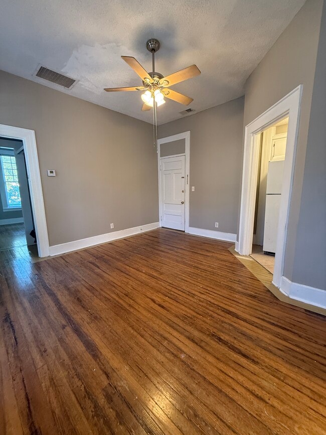 Building Photo - 1032 28th Plz S