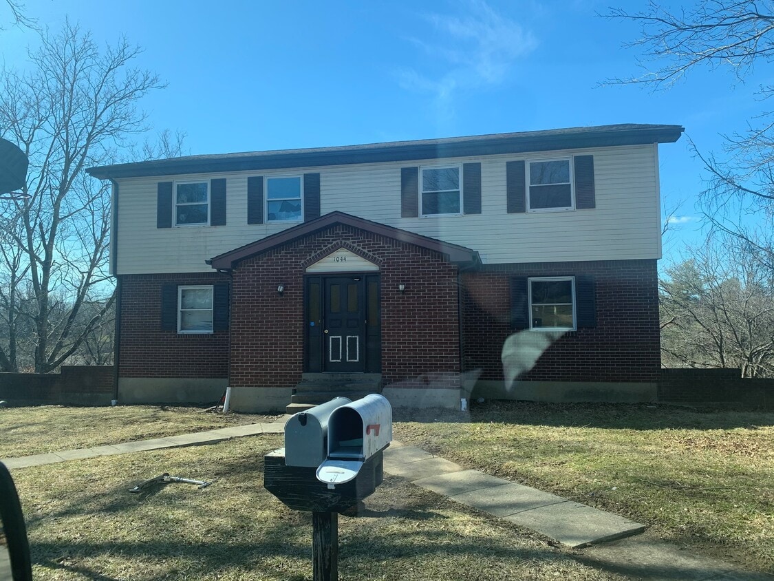 Primary Photo - 1044 Idylwild Dr