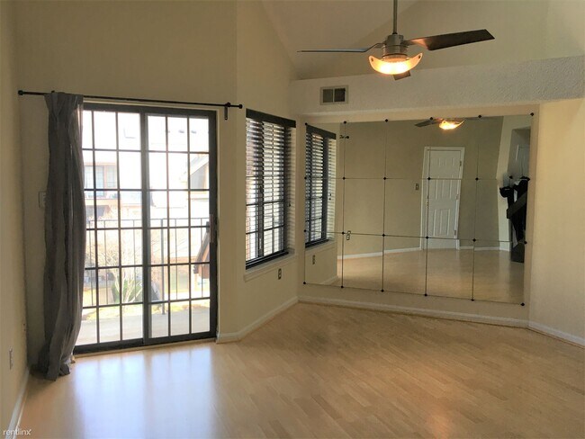 Building Photo - 1 br, 1 bath Condo - 14009 Briston St Apt C