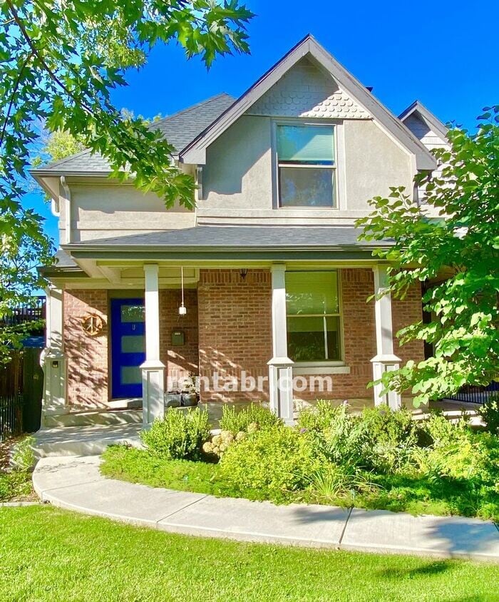 Highlands HomeModern Victorian R... Townhome Rentals in